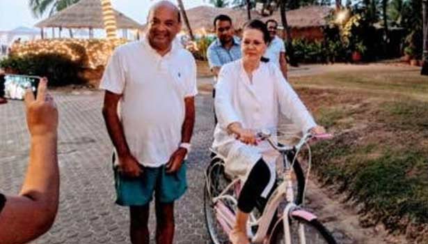 கோவா நட்சத்திர விடுதியில் சோனியா காந்தி ஓய்வு…புத்தாண்டு கொண்டாடிய பின் டில்லி திரும்புவார்