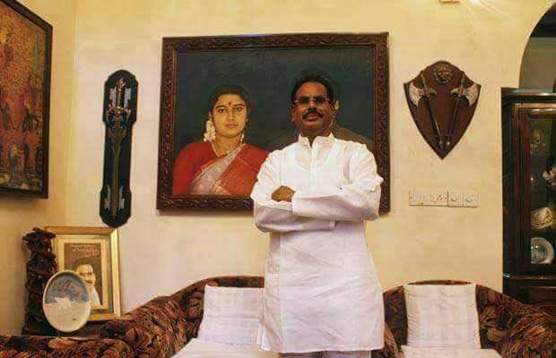 நடராஜன் உடல் நிலை கவலைக்கிடம்: பரோல் கேட்கிறார் சசிகலா!