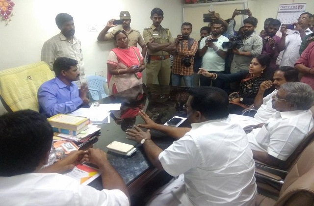 கூட்டுறவு சங்கத் தேர்தல் விவகாரம்: காங்கிரஸ், திமுக எம்.எல்.ஏக்கள் மீது வழக்குப்பதிவு!