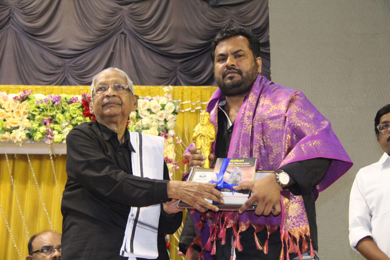 பெரியார் விருது பெற்ற இயக்குனர் மீரா கதிரவன்..!