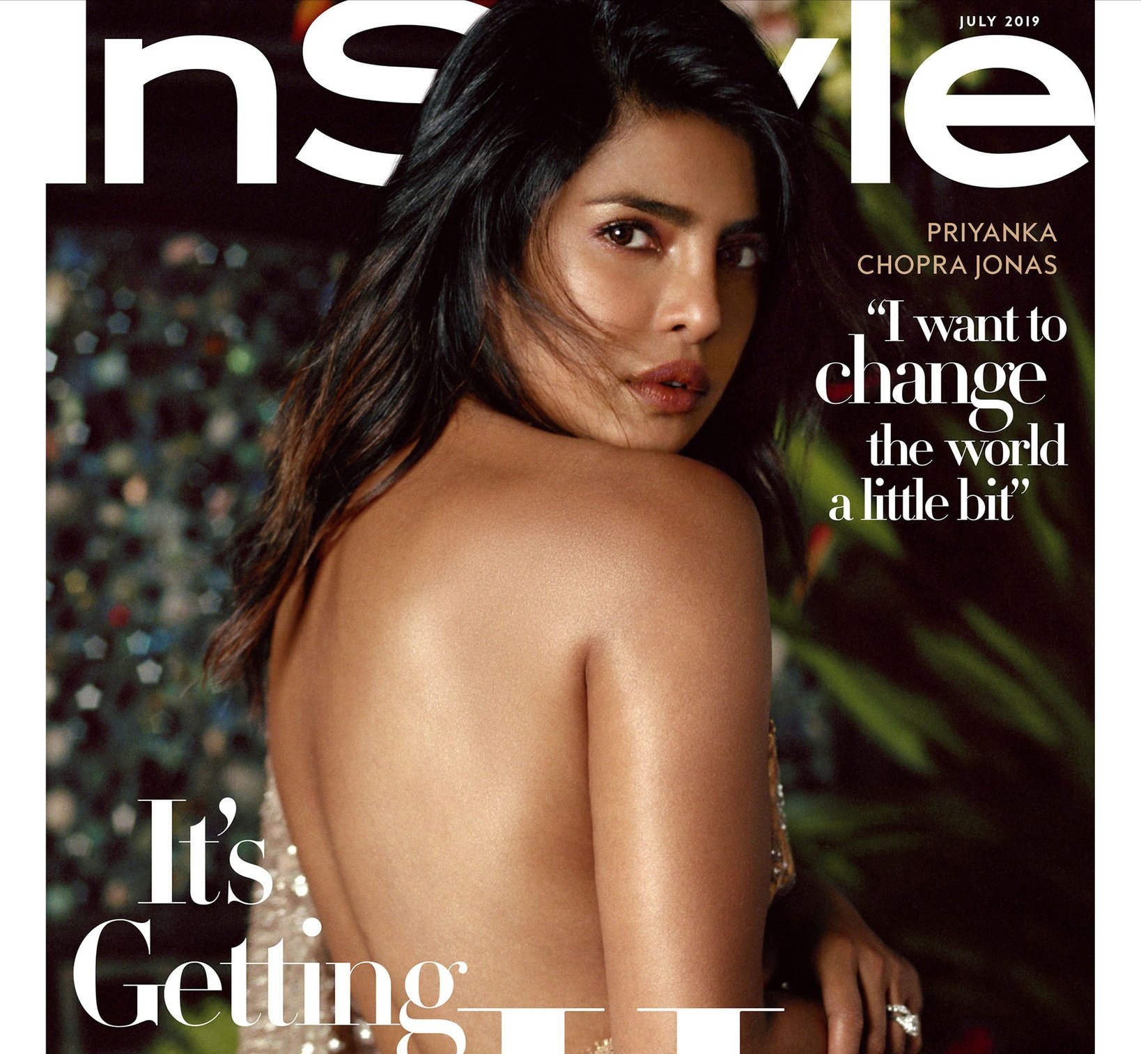 மேலாடை அணியாமல் விஜய் ஹீரோயின் ஆட்டம்… வைரல் ஆன வீடியோ..!