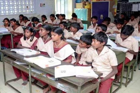 தமிழகம் கடும் எதிர்ப்பு “இந்தி மொழி கட்டாயம் இல்லை” 3-வது மொழி பாடத்தை மாணவர்களே தேர்வு செய்துகொள்ள மத்திய அரசு திருத்தம்..!