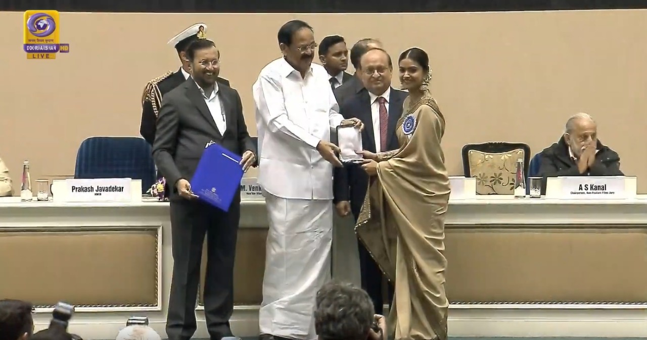 சிறந்த நடிகைக்கான தேசிய விருதை பெற்றார் கீர்த்தி சுரேஷ்..!/