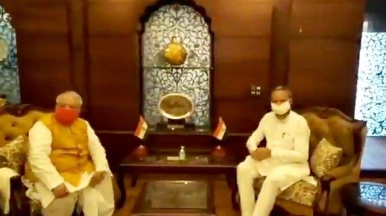 109 MLAக்களின் ஆதரவு கடிதத்துடன் கவர்னரை சந்தித்த ராஜஸ்தான் முதல்வர்!