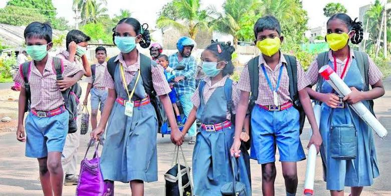 வைரஸ் பீதியில் மூடப்பட்ட பள்ளிகளை எப்போது திறப்பது… இன்று தெரியுமாம்!
