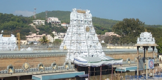 திருமலையில் பரவும் கொரானா வைரஸ்…  தனிமை முகாமாக மாறும் பக்தர்கள் தங்கும் அறை!
