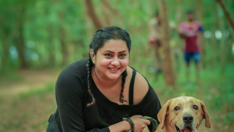 கிணற்றுக்குள் விழுந்தார் நமீதா… கேரளாவில் பரபரப்பு