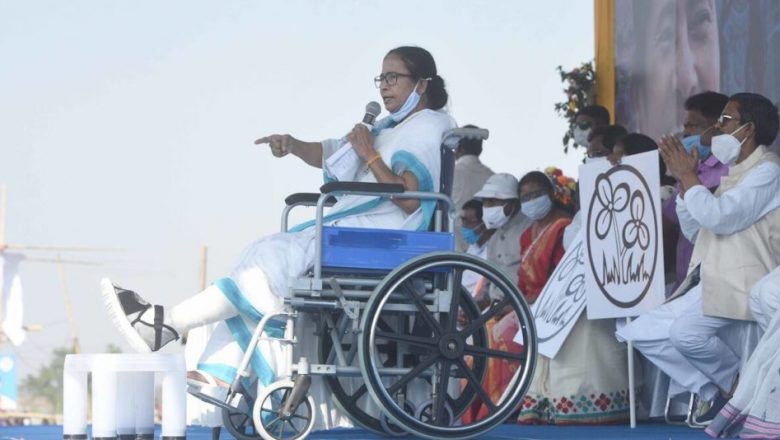 வாக்காளர்களைக் கவர்ந்திழுக்கவும், ஓட்டுகளை அள்ளவும் பண மூட்டைகளுடன் விமானங்களிலும், ஹெலிகாப்டர்களிலும் வந்திறங்கும் பா.ஜ.க. தலைவர்கள் – மம்தா குற்றச்சாட்டு