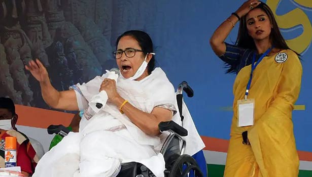 நாட்டில் தொழில்துறை வளர்ச்சி நின்றுவிட்டது – மம்தா பானர்ஜி!