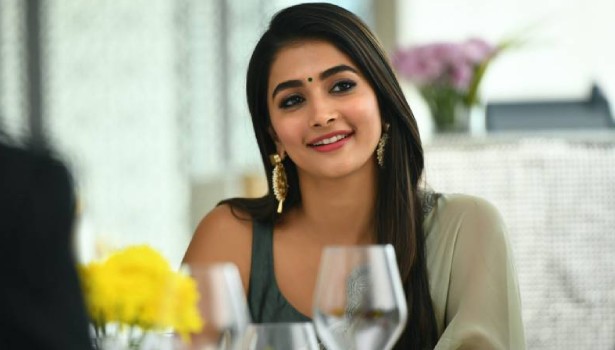 விஜய்யை தொடர்ந்து சூர்யாவுக்கு ஜோடியாகும் பூஜா ஹெக்டே!