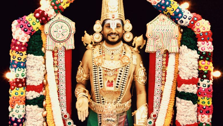 திருப்பதி ஏழுமலையானை போல்  நித்யானந்தாவின் காஸ்டியூம்..!