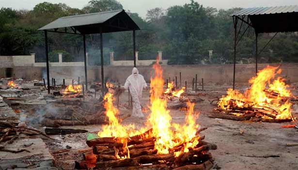 மராட்டியத்தில் நேற்று ஒரேநாளில் 985 பேர் கொரோனாவால் பலி