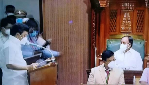 புதிய எம்.எல்.ஏ.க்கள் இன்று பதவி ஏற்றனர்- பிச்சாண்டி பதவிப்பிரமாணம் செய்து வைத்தார்!