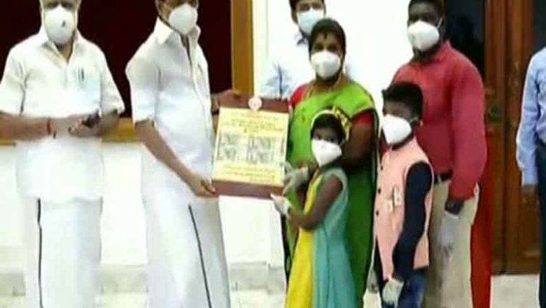 கொரோனா நிவாரணம் ரூ.2 ஆயிரம் வழங்கும் திட்டம்- மு.க.ஸ்டாலின் தொடங்கி வைத்தார்!