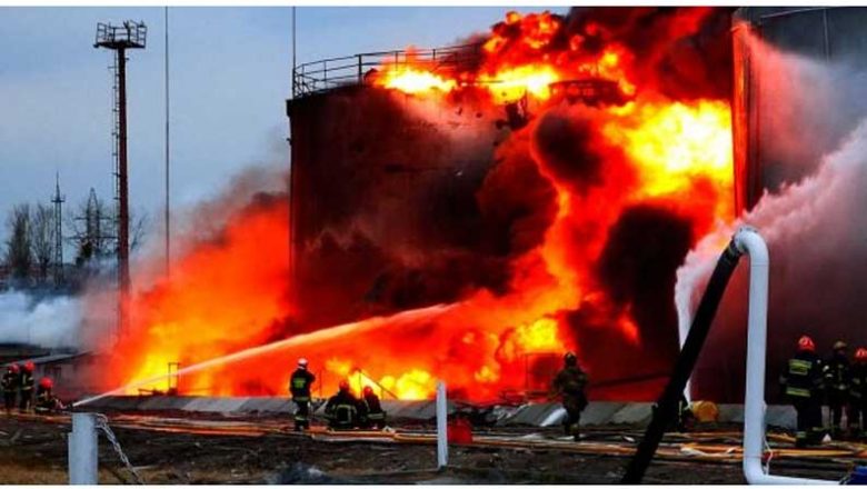 ரஷிய நவீன ராக்கெட் தாக்குதல்களால் உக்ரைனில் தீப்பற்றி எரியும் எண்ணெய் கிடங்கு!