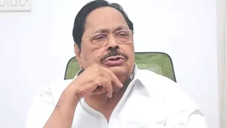 துபாய் விமானத்திலிருந்து நெஞ்சுவலி காரணமாக அவசரமாக இறங்கிய அமைச்சர் துரைமுருகன் ஆஸ்பத்திரியில் அனுமதி!
