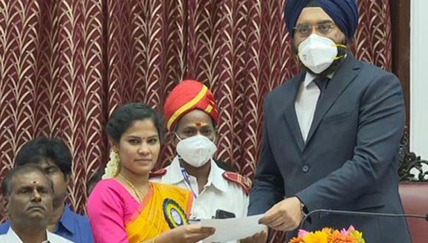 சென்னை மாநகராட்சியின் முதல் பெண் மேயராக  பதவி ஏற்றார் பிரியா!