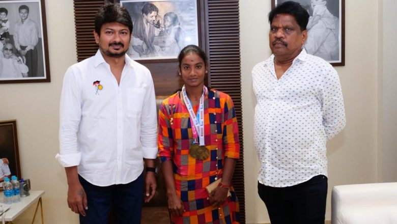 உதய நிதியிடம் வாழ்த்து பெற்ற விளையாட்டு சாதனைப் பெண்!