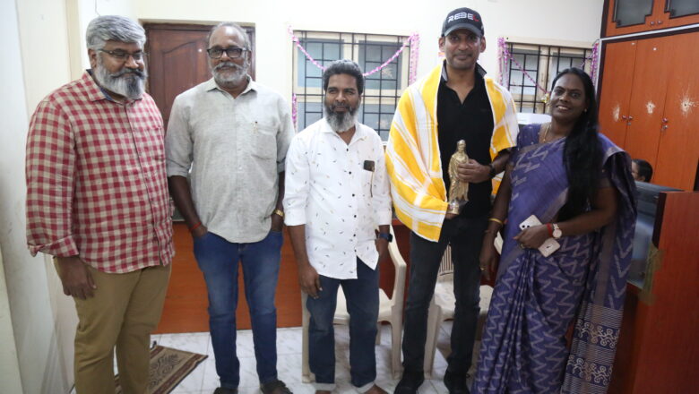“மதகஜராஜா” மிகப்பெரிய வெற்றி பெற்றதற்கு விஷாலை சந்தித்து பாராட்டிய தமிழ் திரைப்பட பத்திரிகையாளர் சங்கம்!