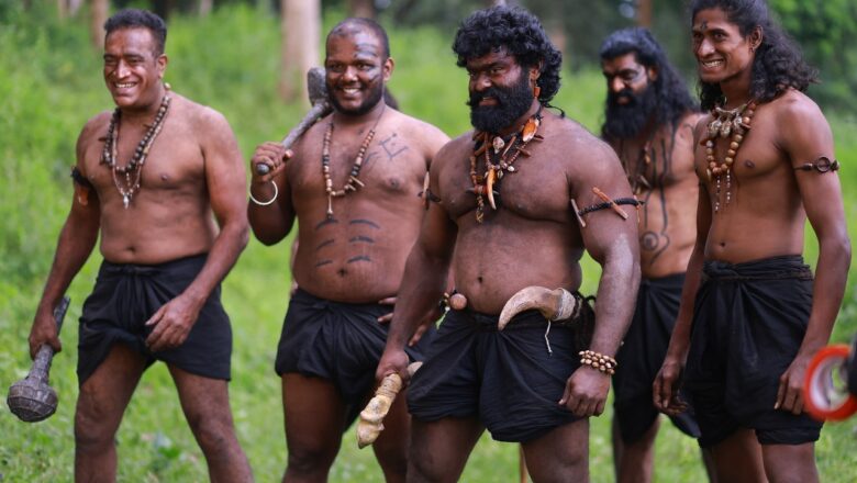 நடிகர் சூரி, இயக்குனர் விஜய் மில்டன் இணைந்து வெளியிட்ட “மகாசேனா” படத்தின் பர்ஸ்ட் லுக் போஸ்டர்!