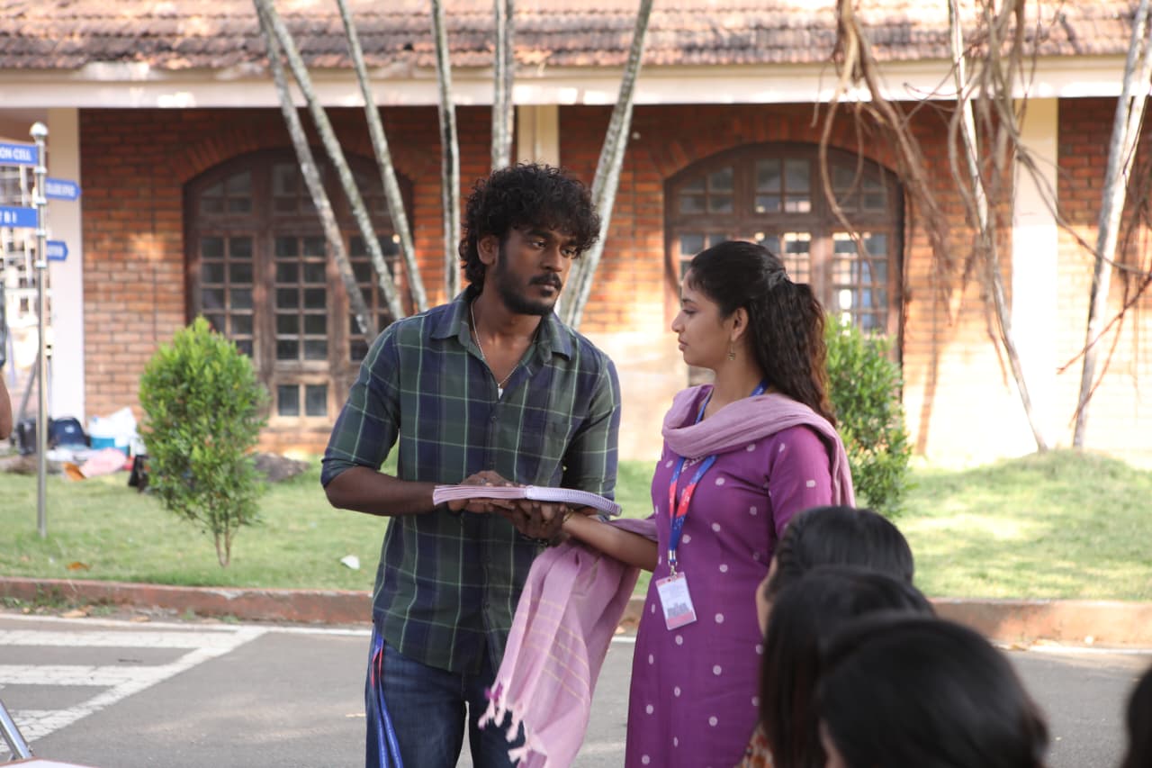 ரசிக்க வைக்கும் கெமிஸ்ட்ரியுடன் மனம் வருடும் அழகிய காதல் கவிதையாக வெளியாகியுள்ளது ‘ஹைக்கூ’ திரைப்பட டீசர்!