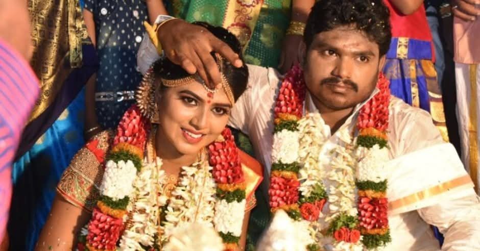 டாக்டர் மணப்பெண்ணிடம் வித்தியாசமான ‘வரதட்சணை’ கேட்ட IAS அதிகாரி..!